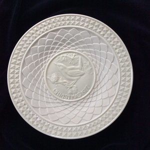 1977 BELLEEK EDITION Wren in the Firs China CHRISTMAS PLATE IRELAND Ivory Dish